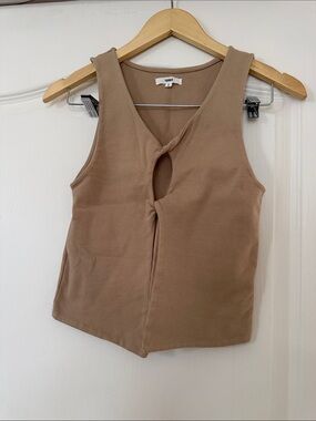Twist-Keyhole Sleeveless Tank Top in Taupe